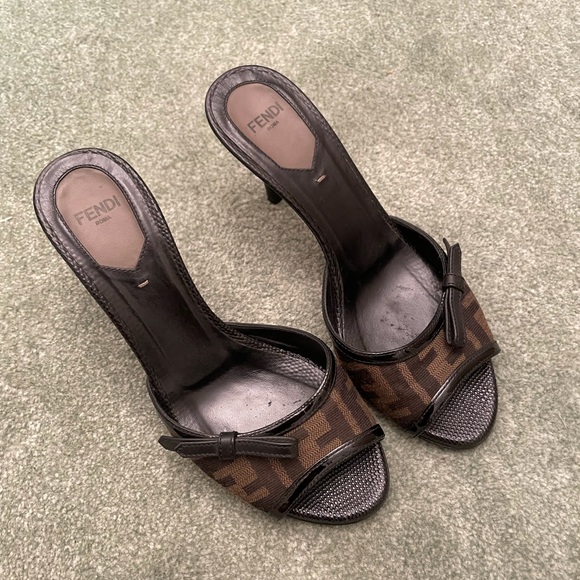 VINTAGE FENDI kitty sandals - Picture 3 of 6